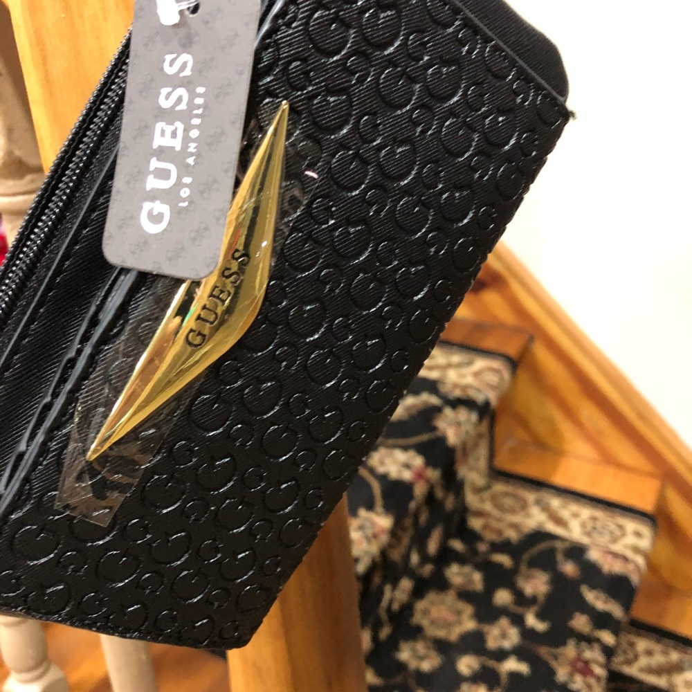 Guess - Picture 2 of 3